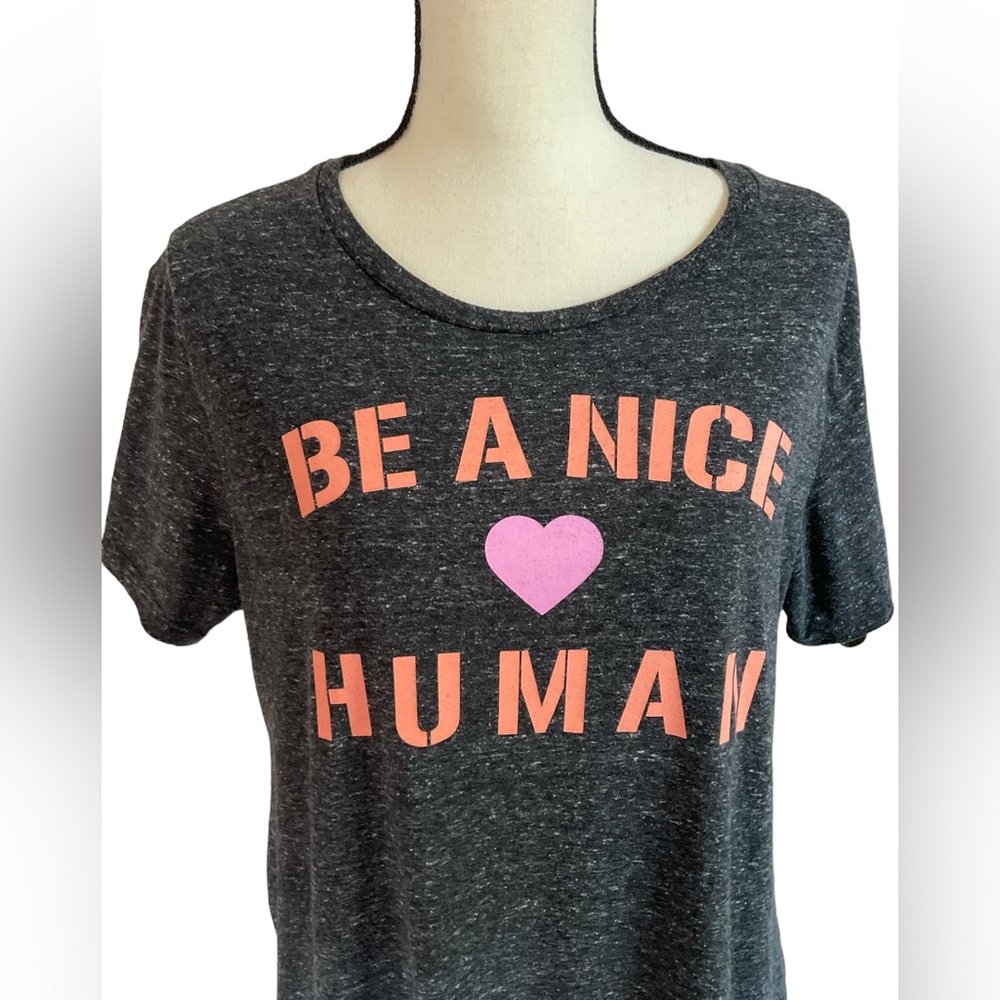 Modern Canvas Graphic T Shirt Size XL